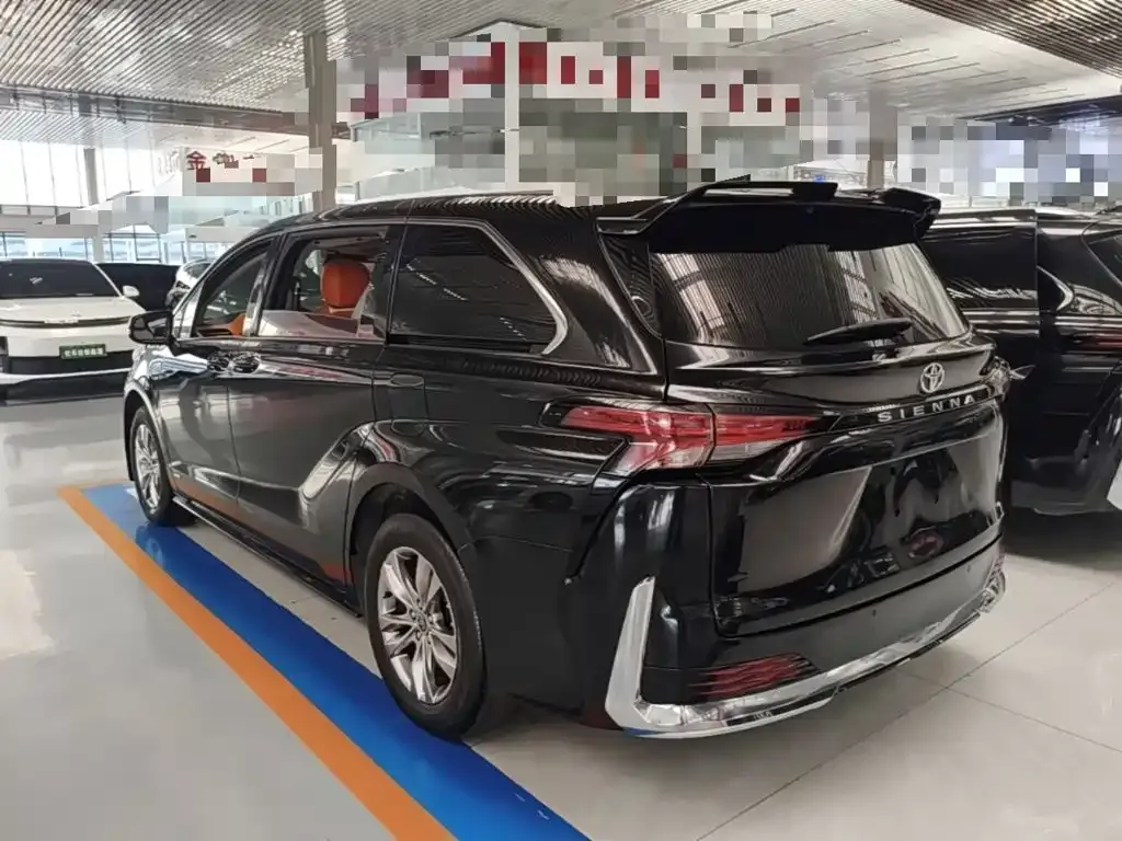 Toyota Sienna — фото 4