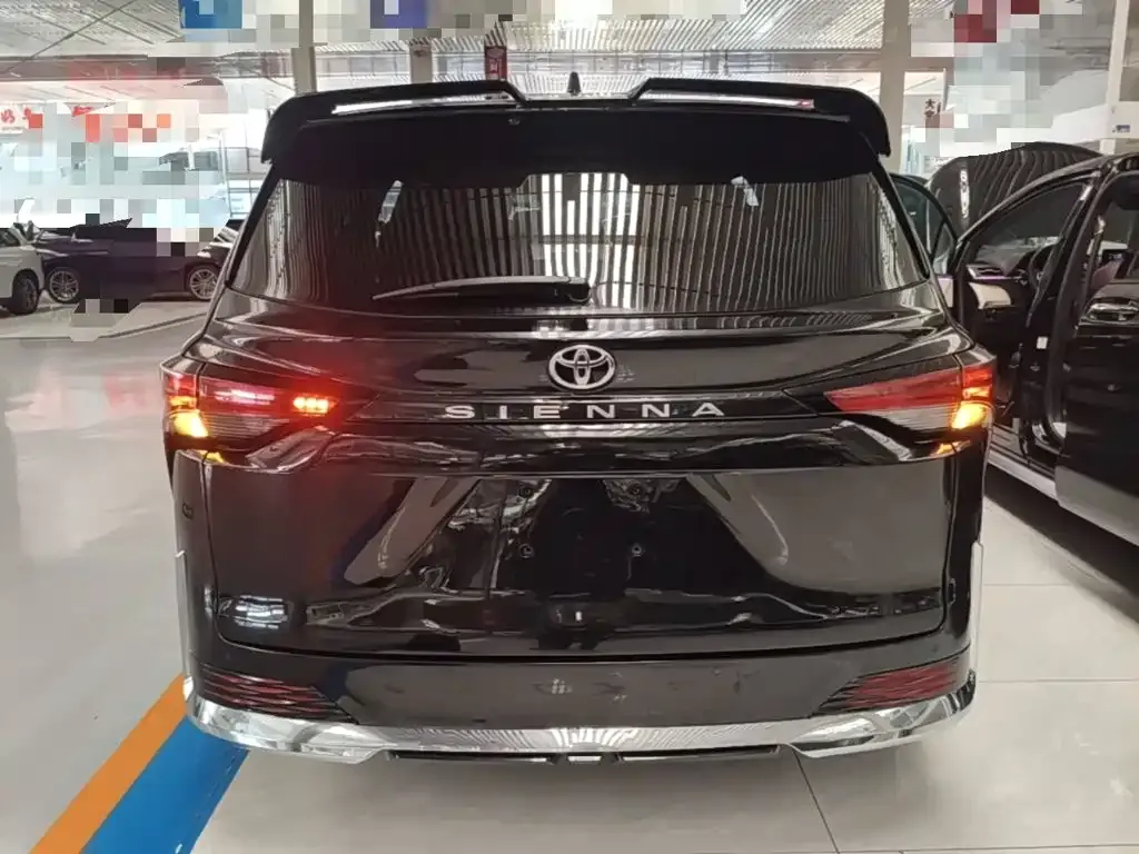 Toyota Sienna — фото 2
