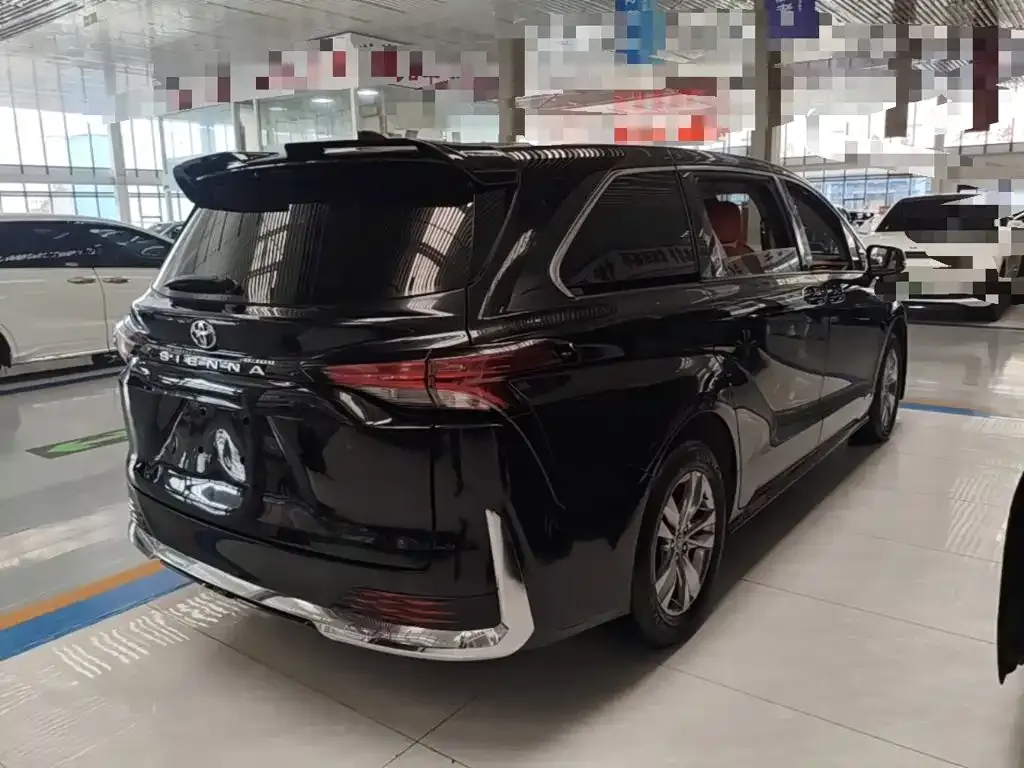 Toyota Sienna — фото 10