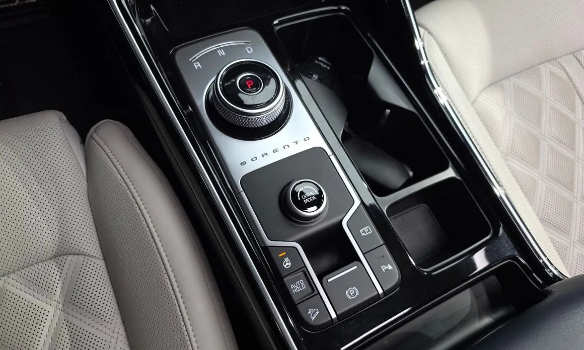 Kia Sorento — фото 8