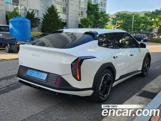 Kia EV4 — фото 4