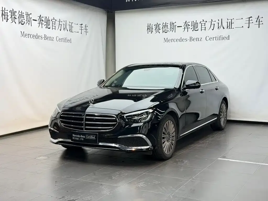 Mercedes-Benz E-Class — фото 1