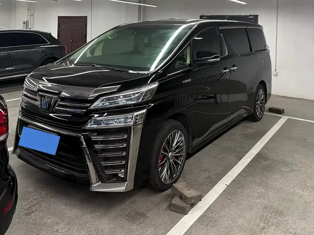 Toyota Vellfire — фото 1