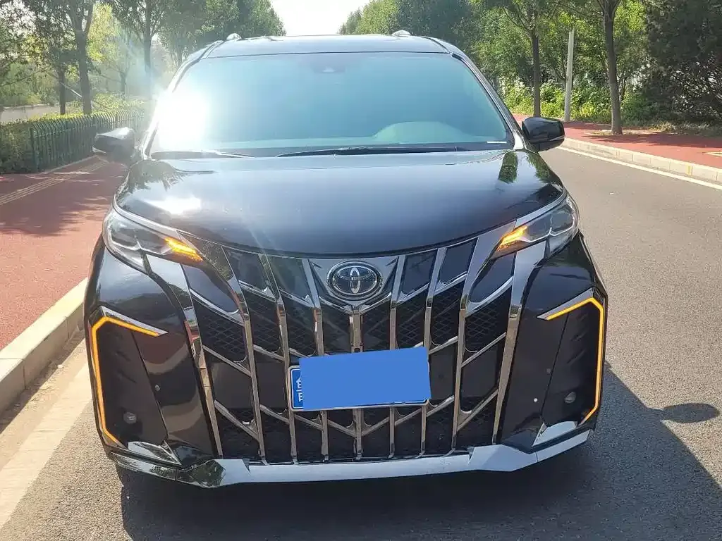 Toyota Sienna — фото 10