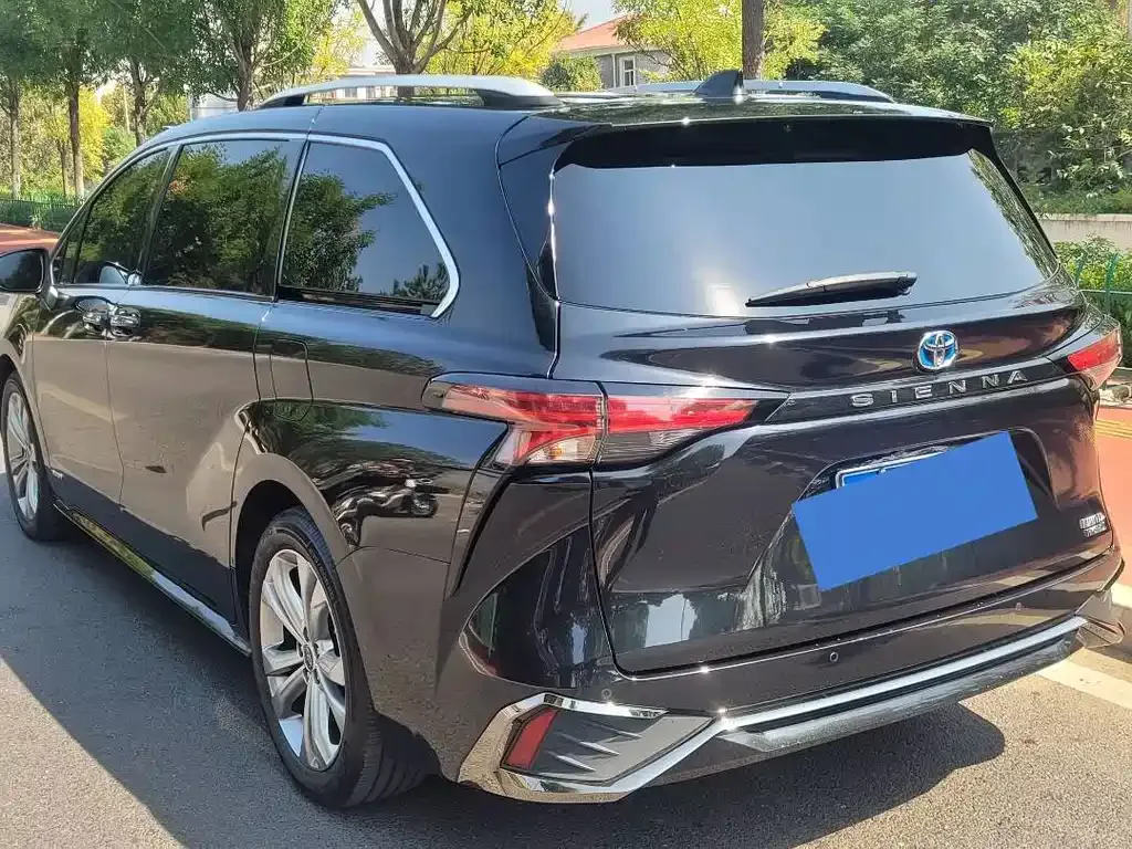 Toyota Sienna — фото 3