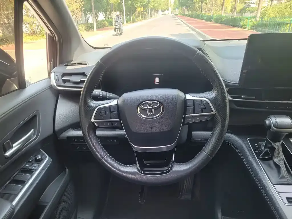 Toyota Sienna — фото 4