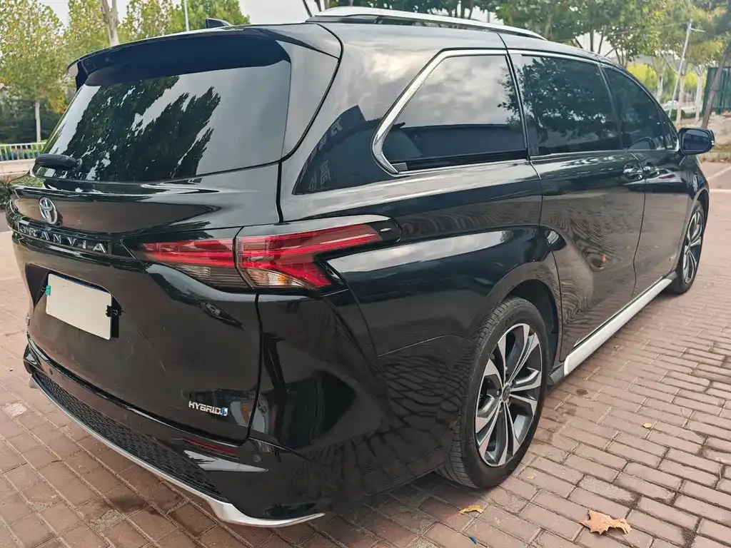 Toyota Granvia — фото 4