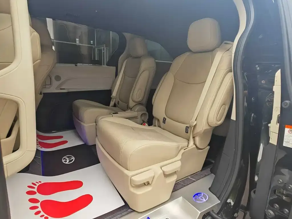 Toyota Granvia — фото 2