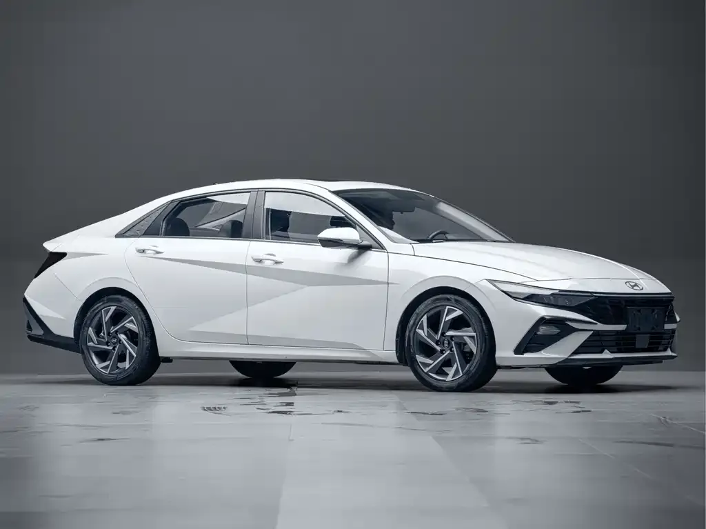 Hyundai Elantra — фото 8