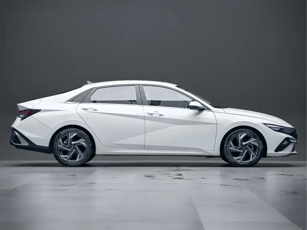Hyundai Elantra — фото 7