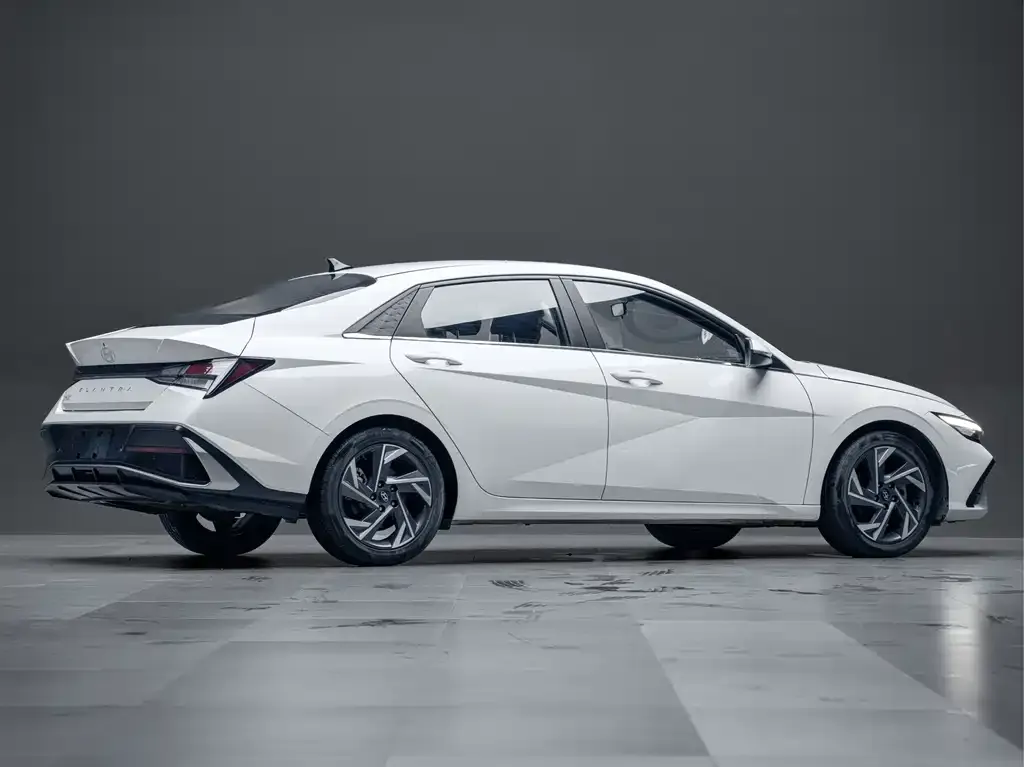 Hyundai Elantra — фото 9