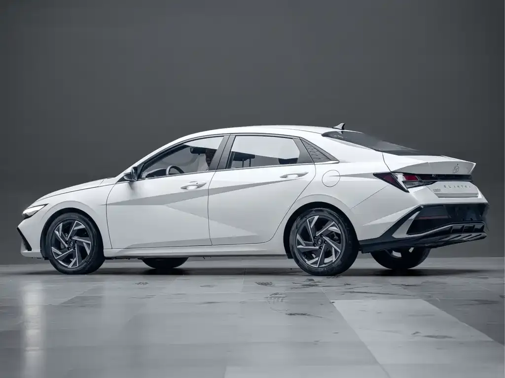 Hyundai Elantra — фото 4