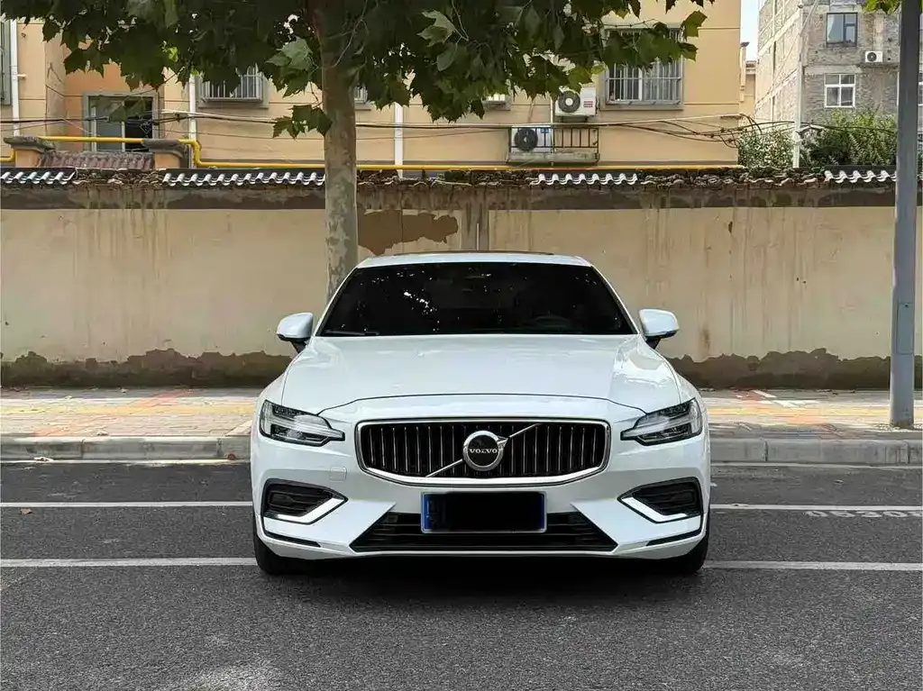 Volvo S60 — фото 6