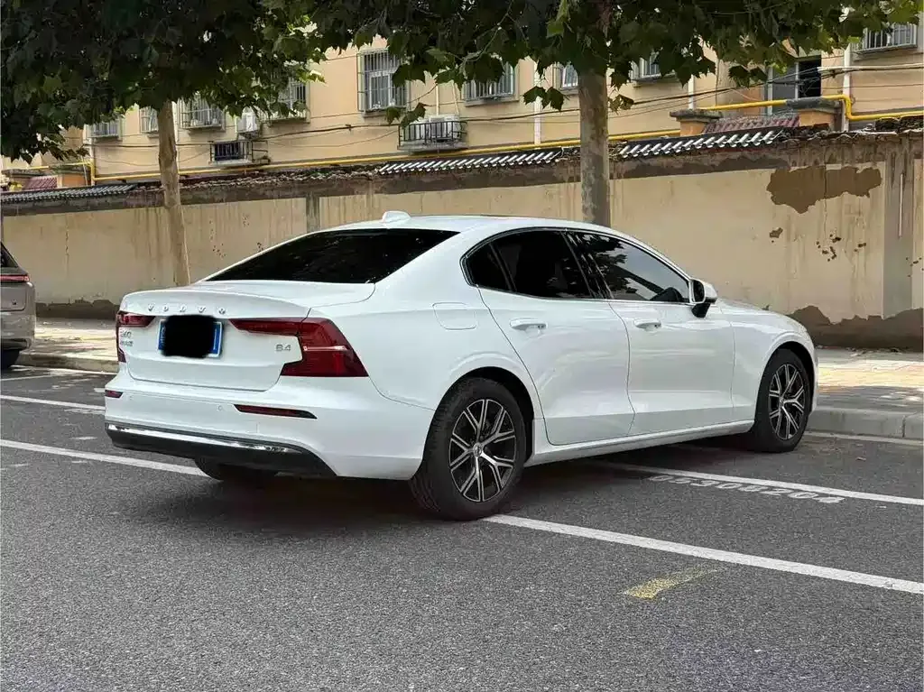 Volvo S60 — фото 10