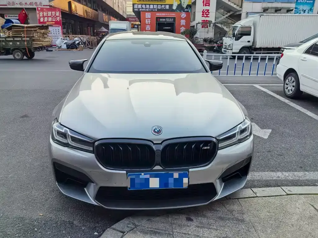 BMW M5 — фото 1