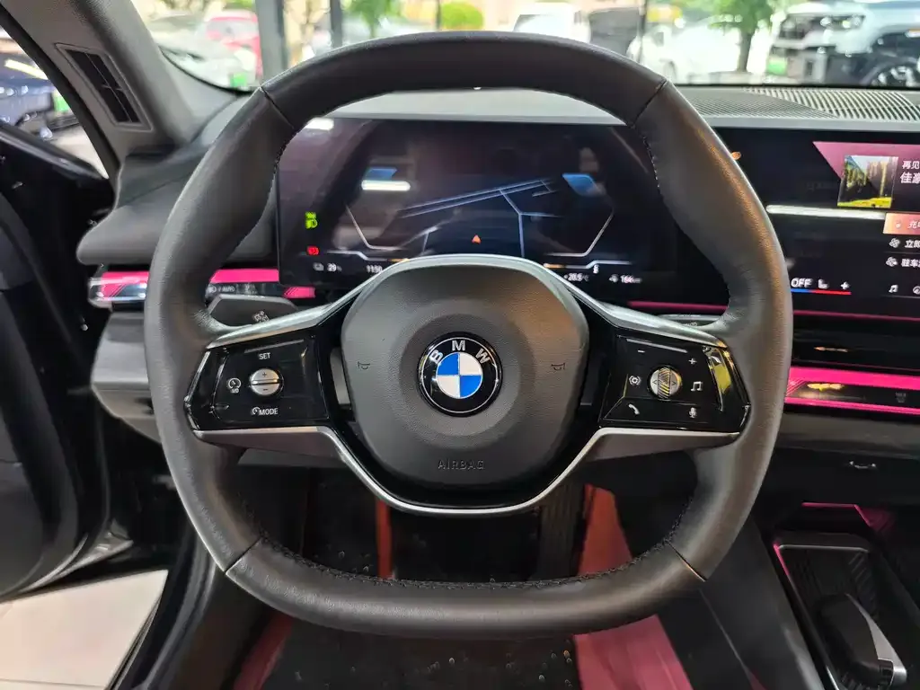 BMW i5 — фото 5