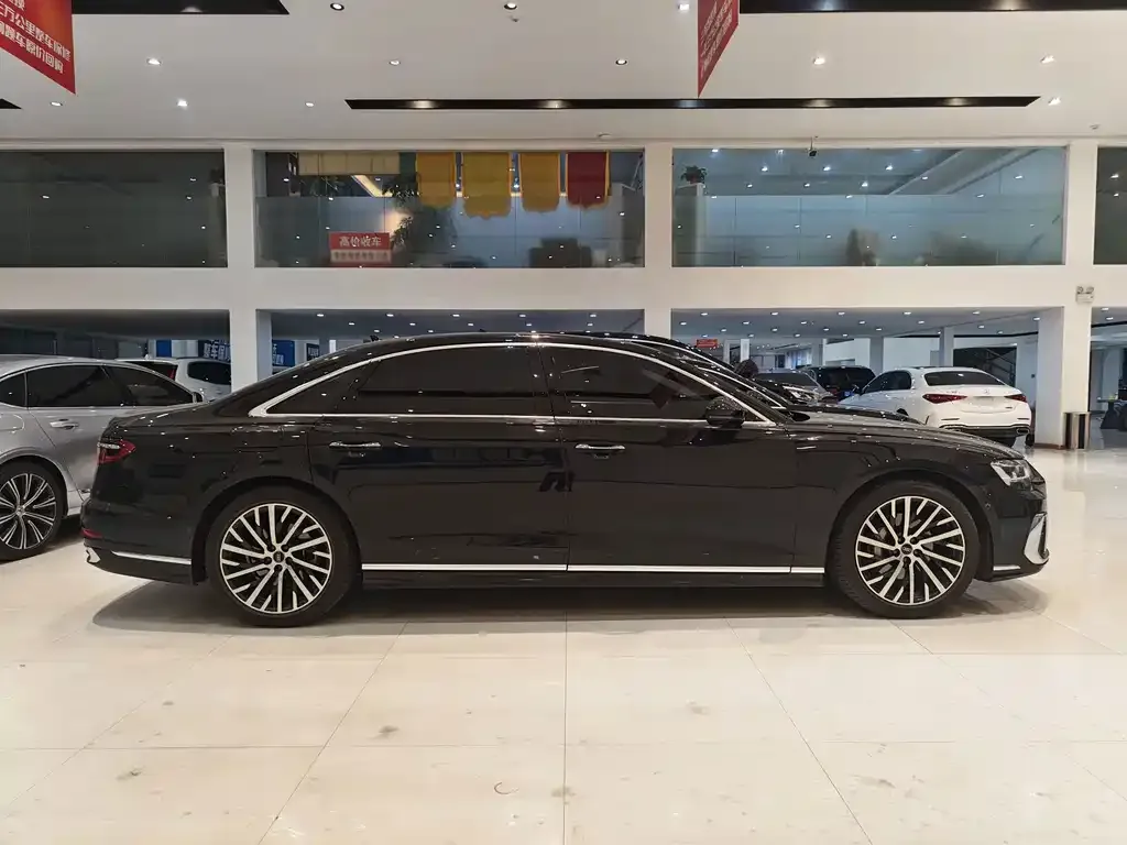 Audi A8 — фото 3