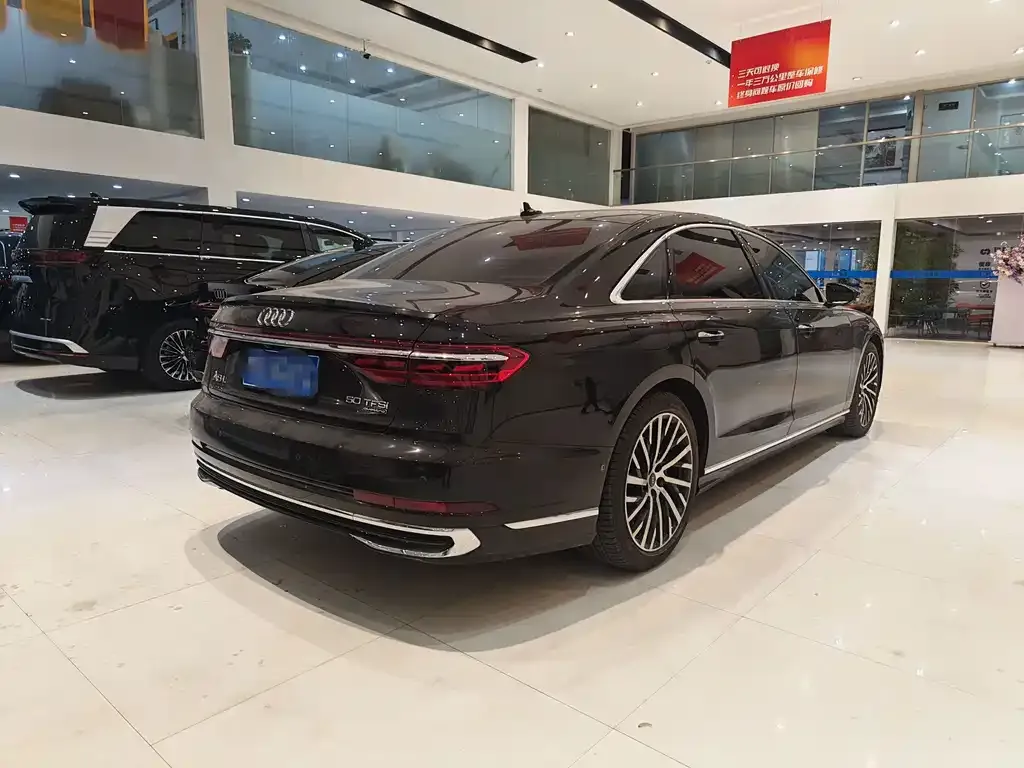 Audi A8 — фото 5