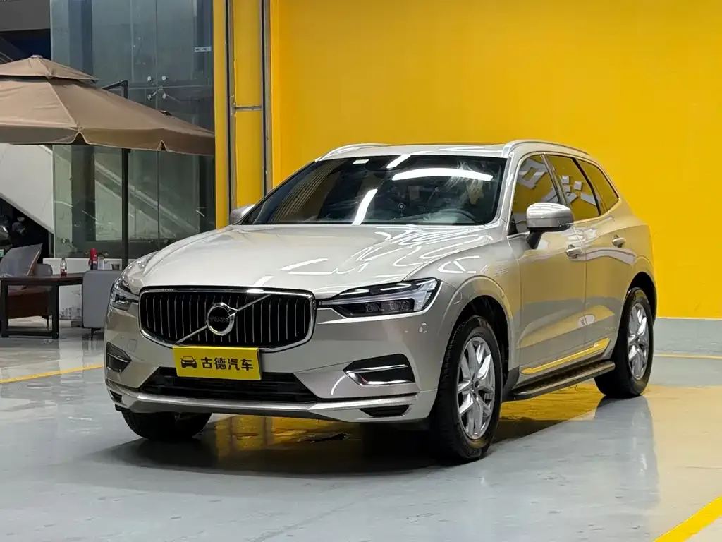 Volvo XC60 — фото 1