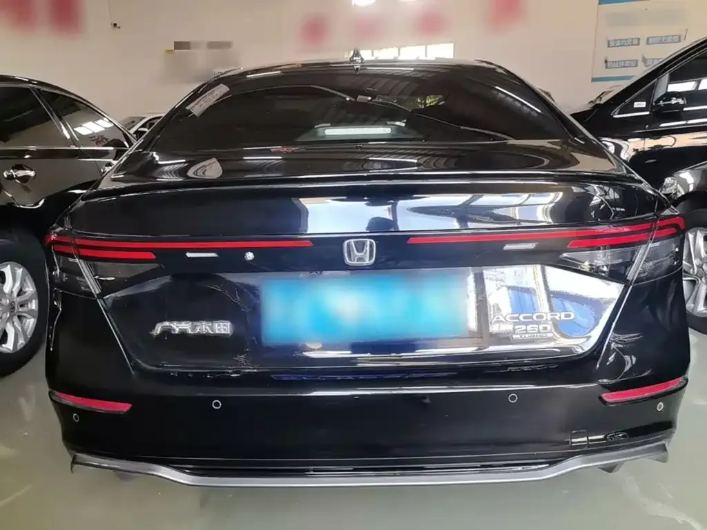 Honda Accord — фото 8