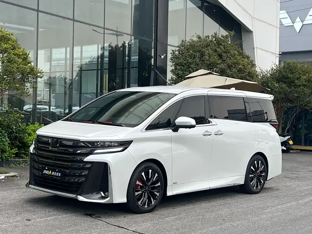 Toyota Vellfire — фото 1