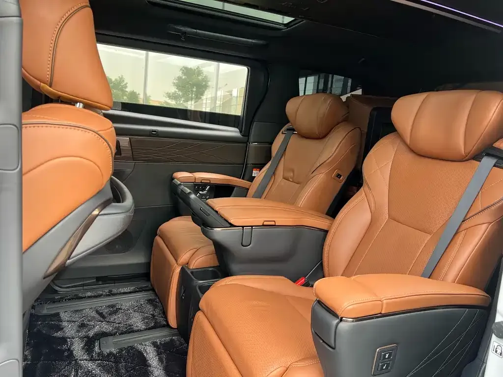 Toyota Vellfire — фото 2