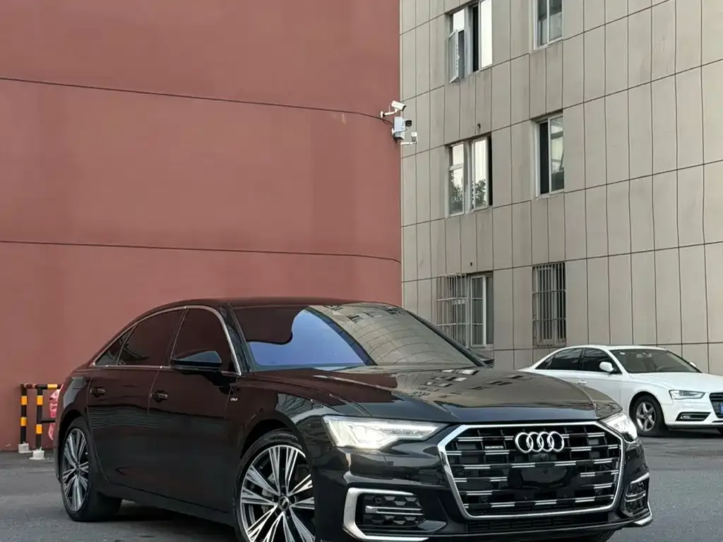Audi A6L — фото 1