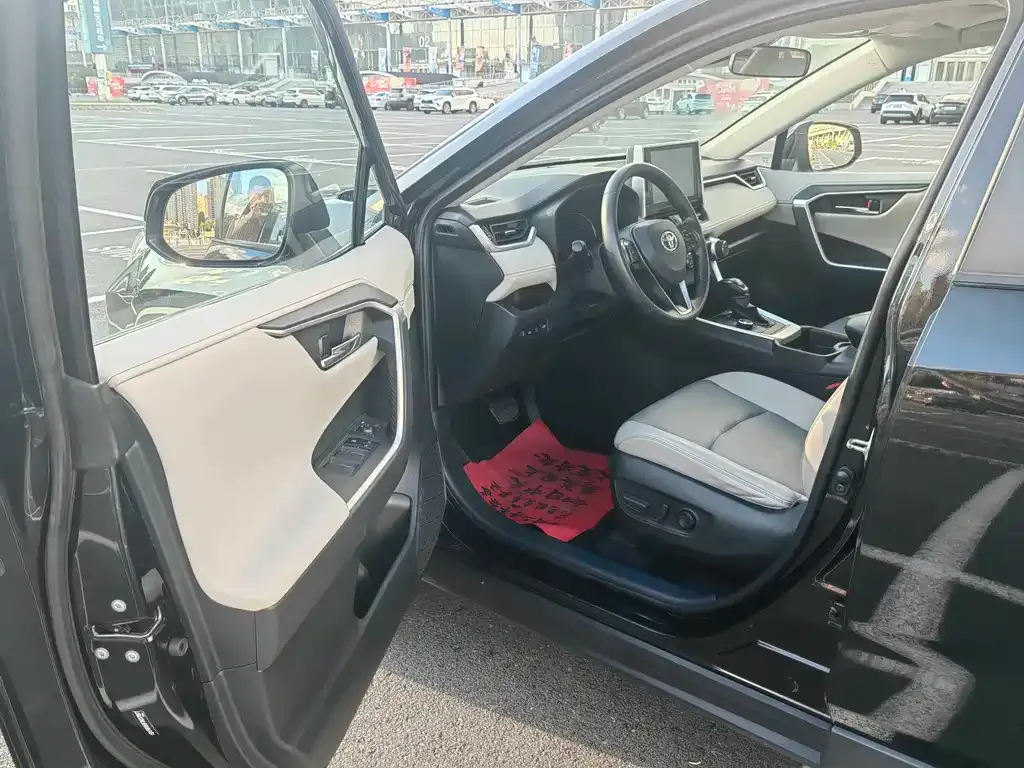 Toyota RAV4 — фото 3
