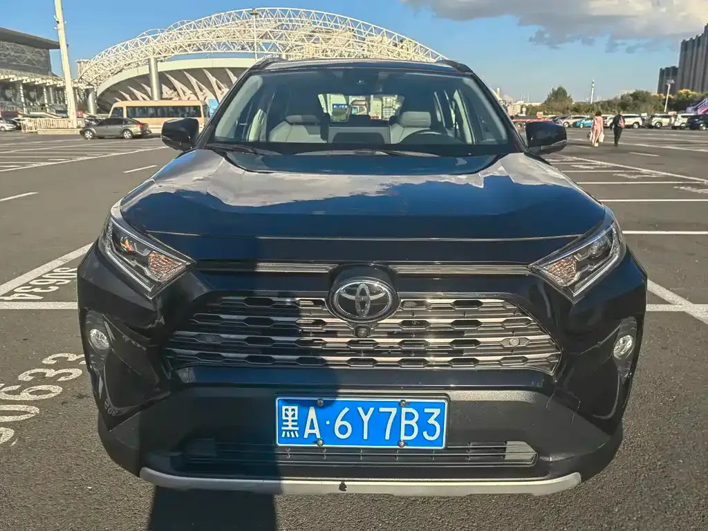 Toyota RAV4 — фото 2