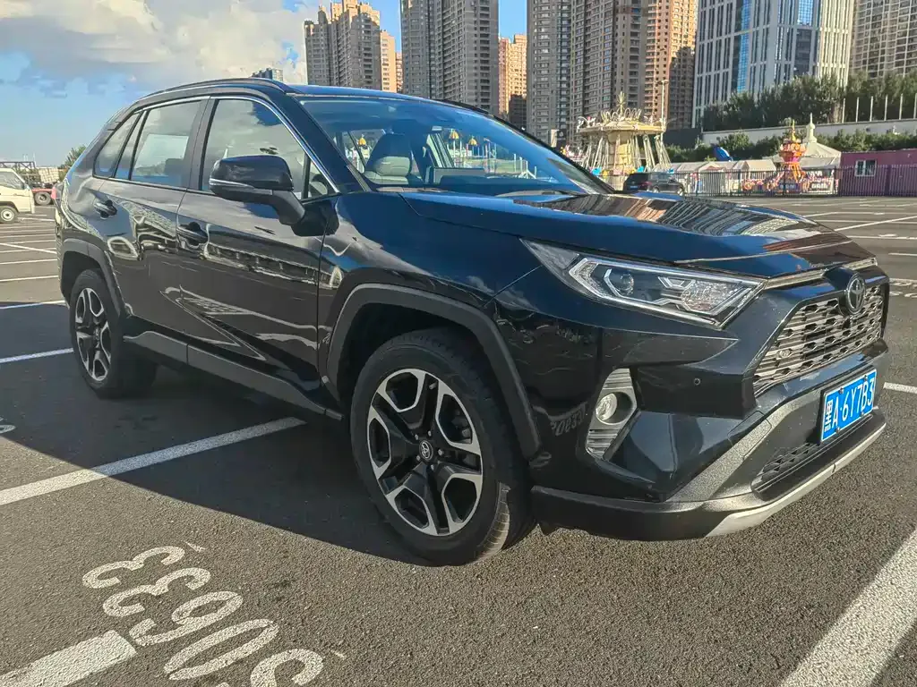 Toyota RAV4 — фото 9
