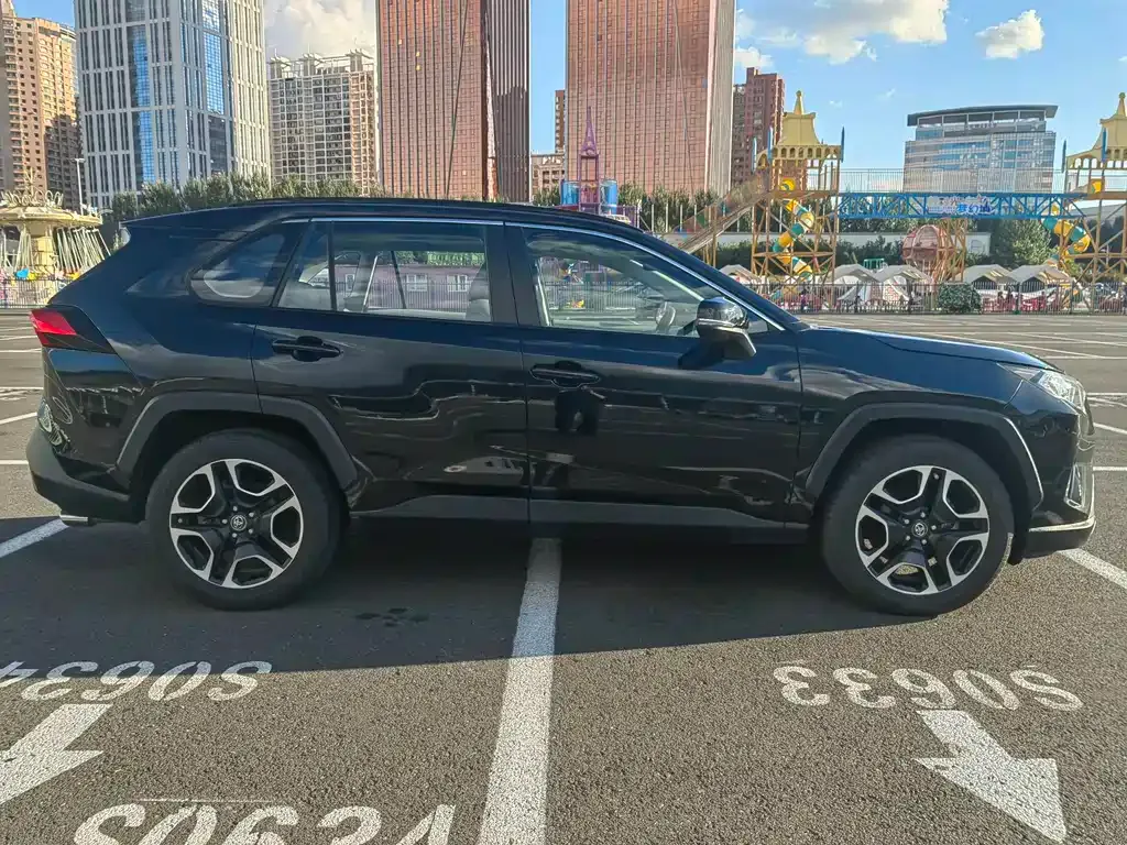 Toyota RAV4 — фото 4