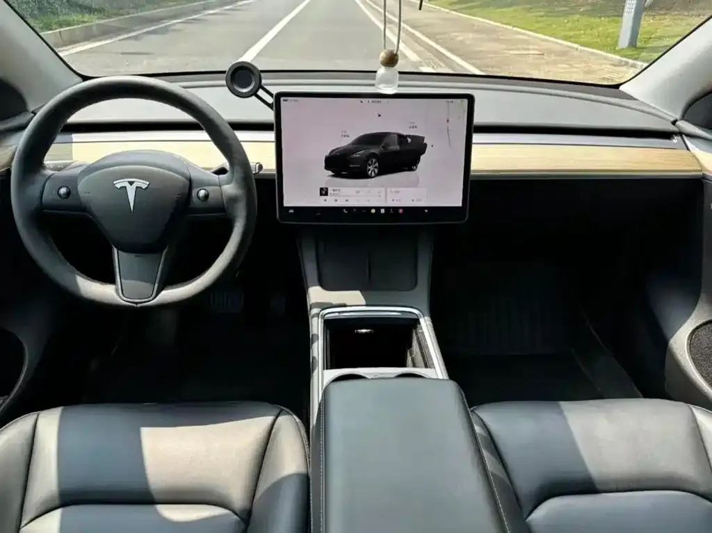 Tesla Model Y — фото 4