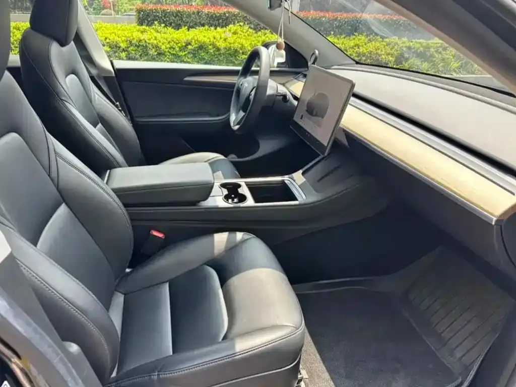 Tesla Model Y — фото 7