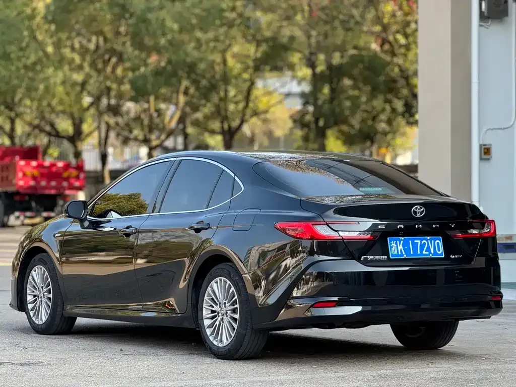 Toyota Camry — фото 6
