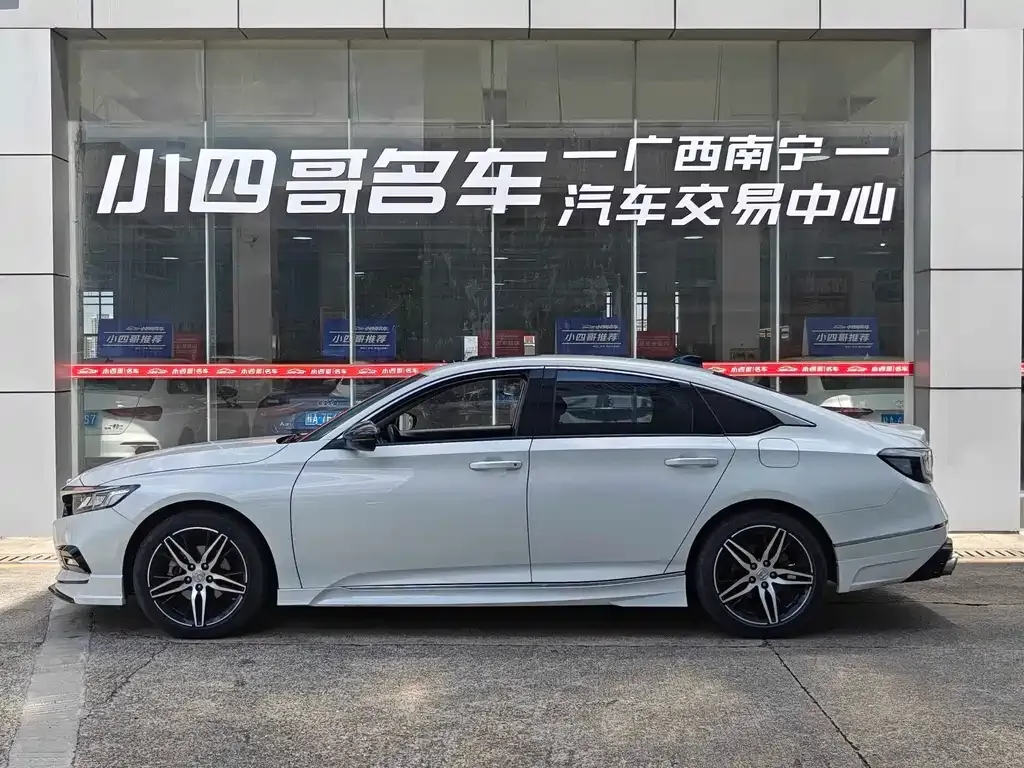 Honda Accord — фото 10