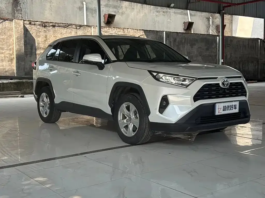 Toyota RAV4 — фото 6