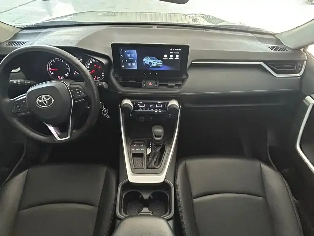 Toyota RAV4 — фото 2