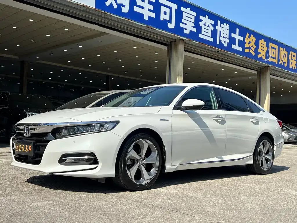 Honda Accord — фото 1
