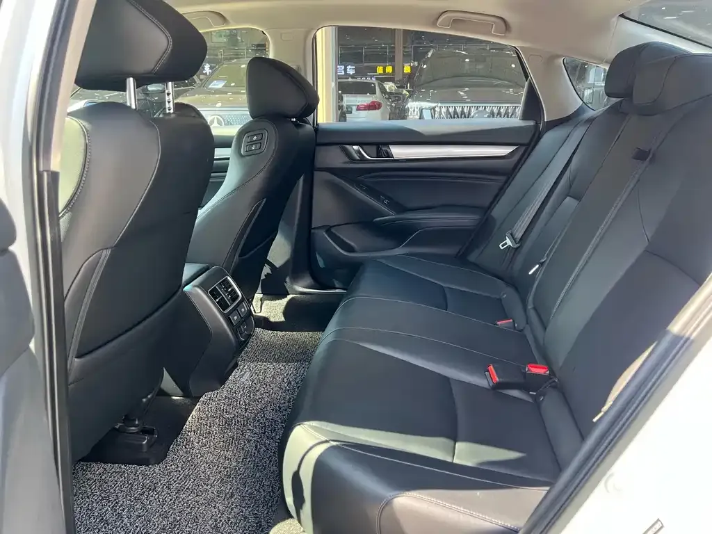 Honda Accord — фото 6
