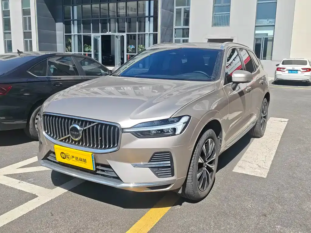 Volvo XC60 — фото 1