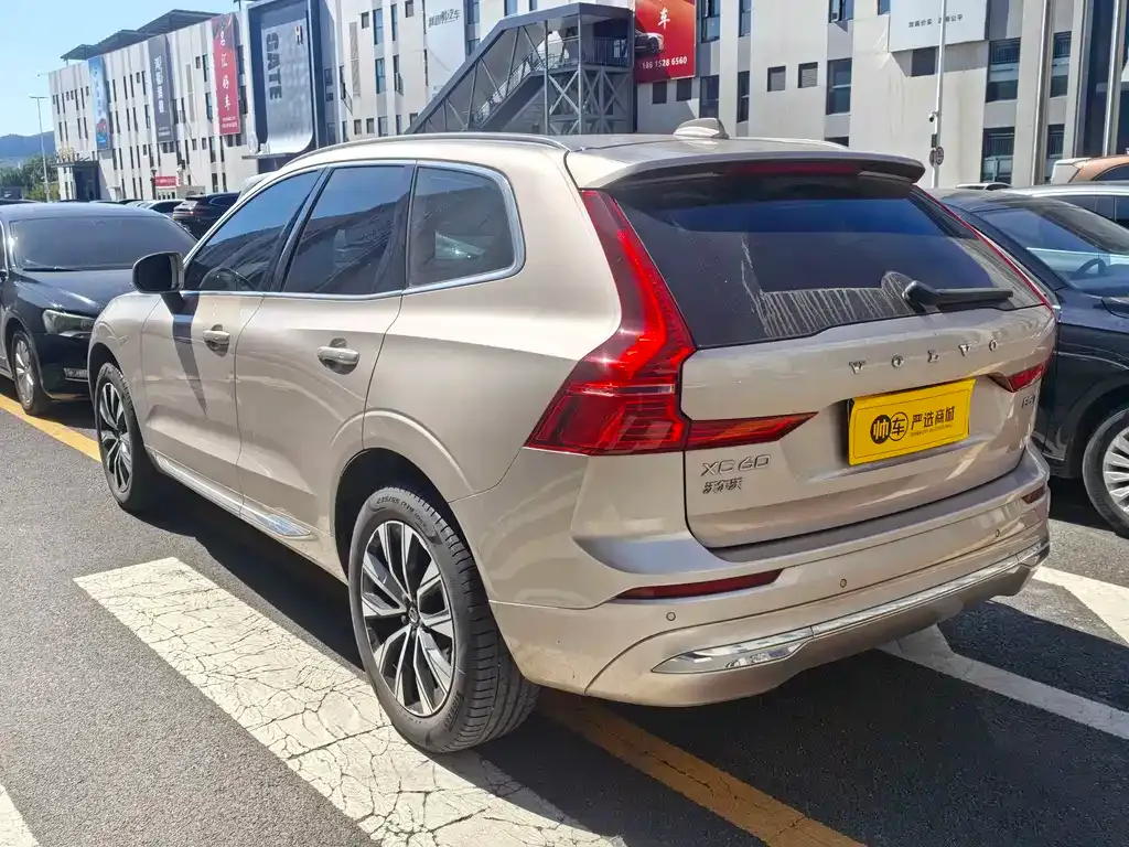 Volvo XC60 — фото 5