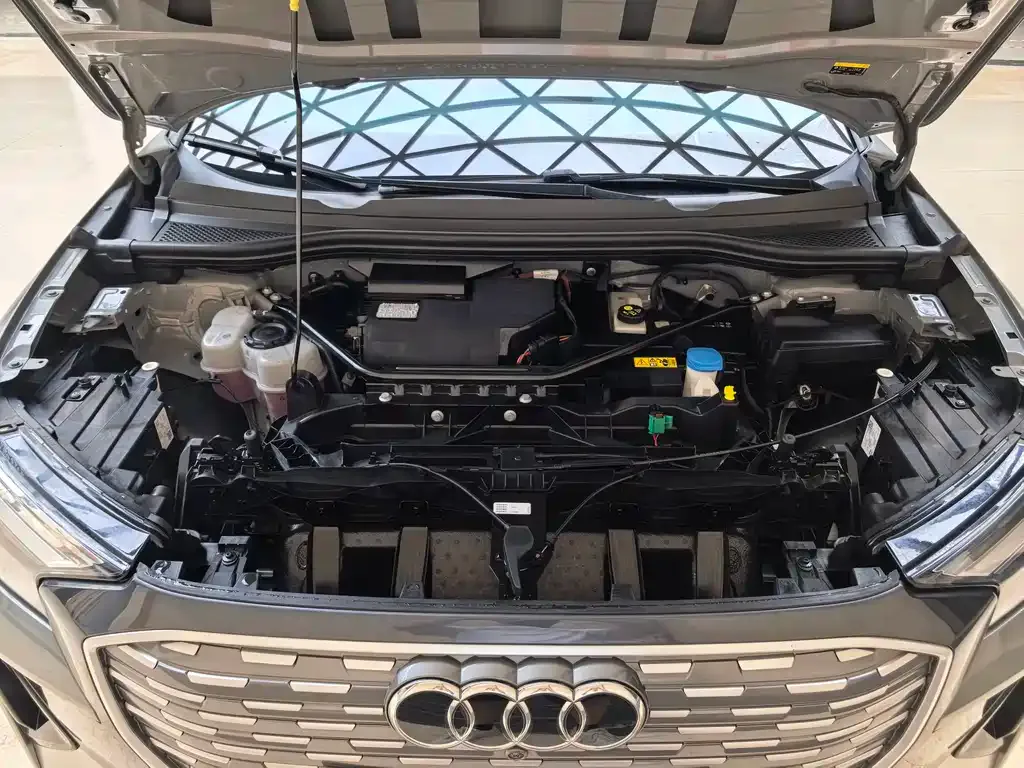 Audi Q4 e-tron — фото 5