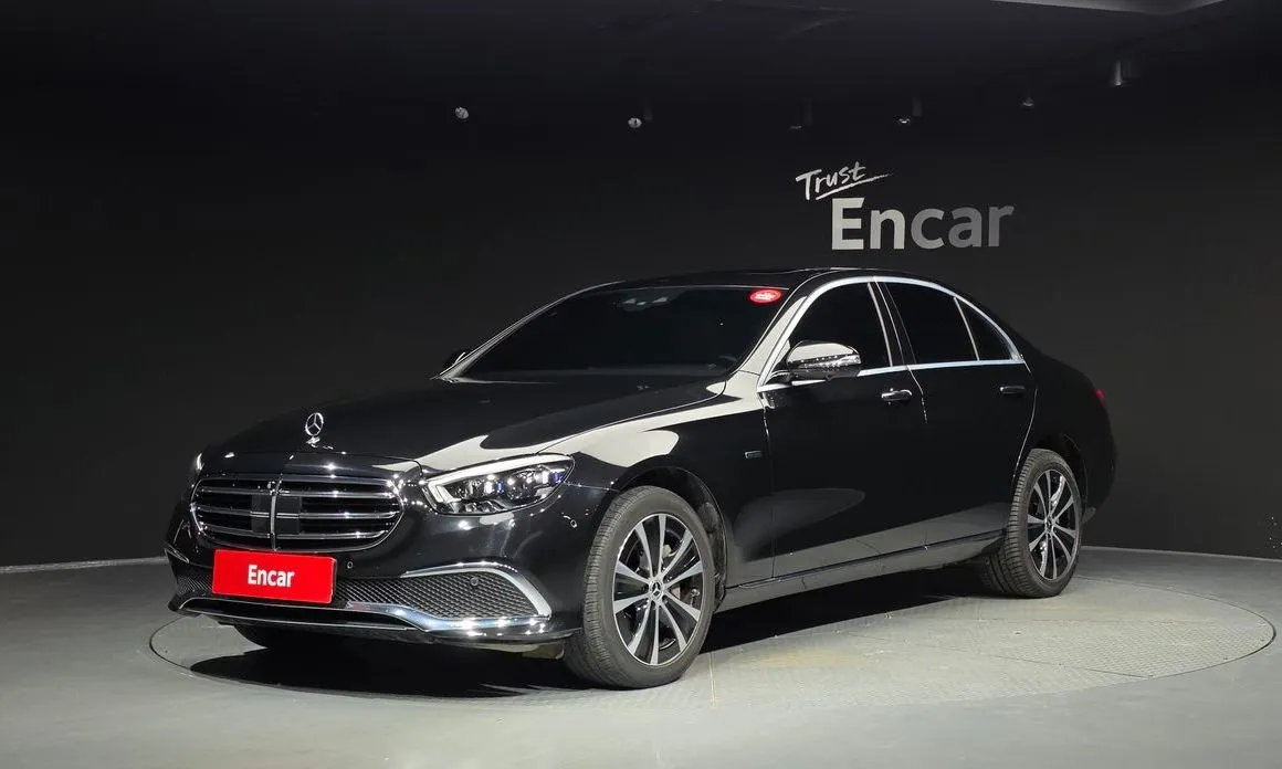 Mercedes-Benz E-Class — фото 1