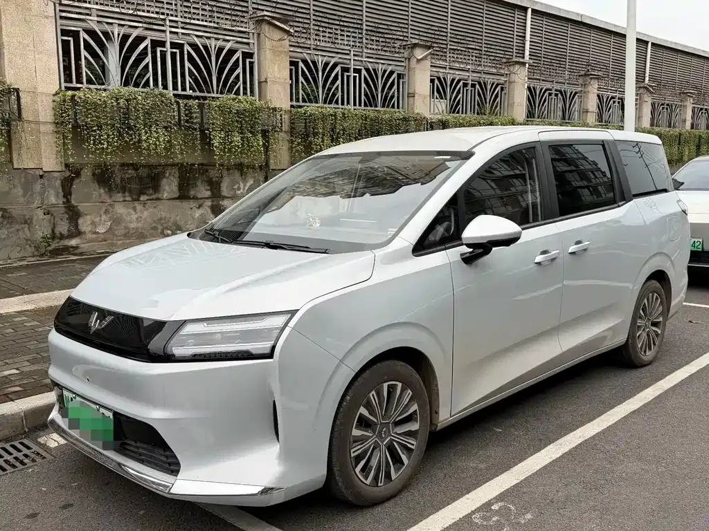 Wuling Xingguang 730 New Energy — фото 1