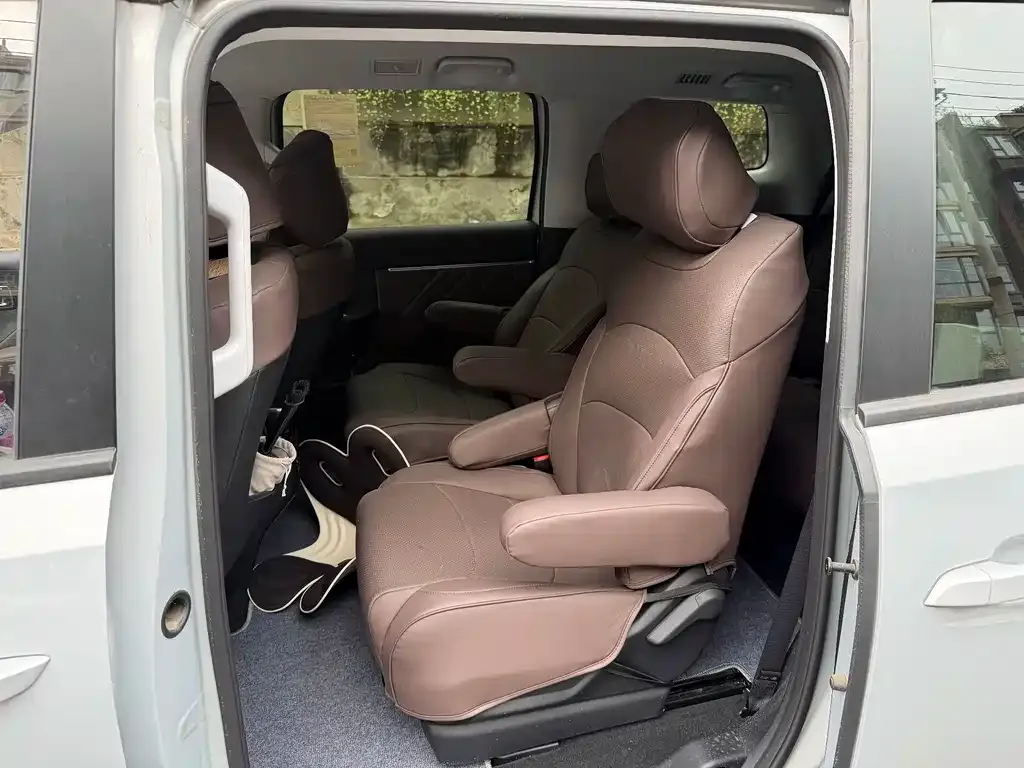 Wuling Xingguang 730 New Energy — фото 3