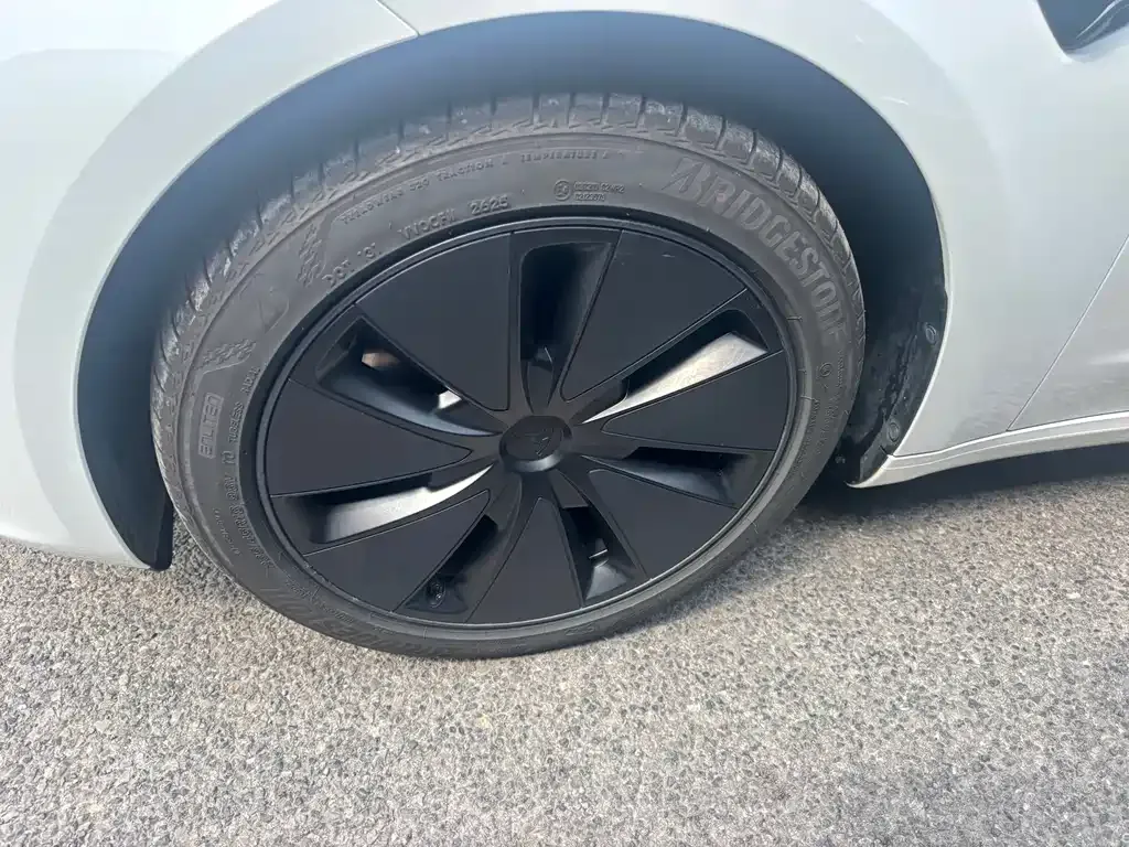 Tesla Model 3 — фото 5