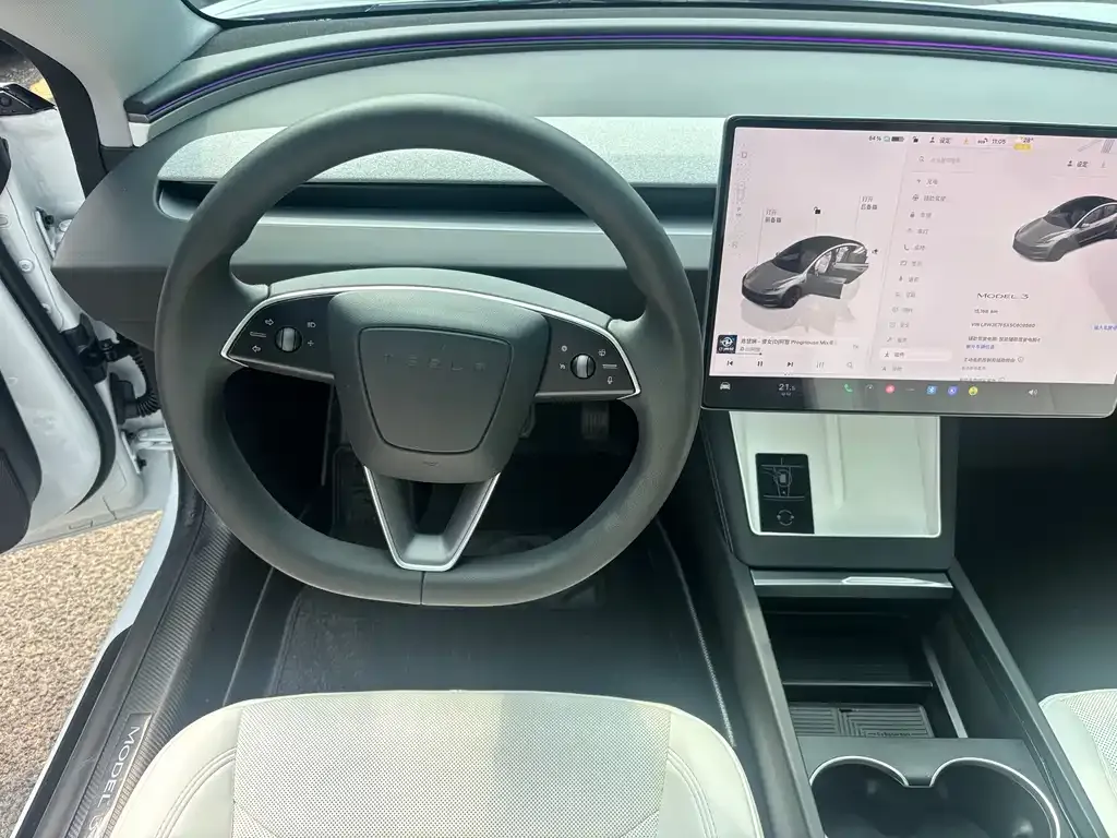 Tesla Model 3 — фото 10