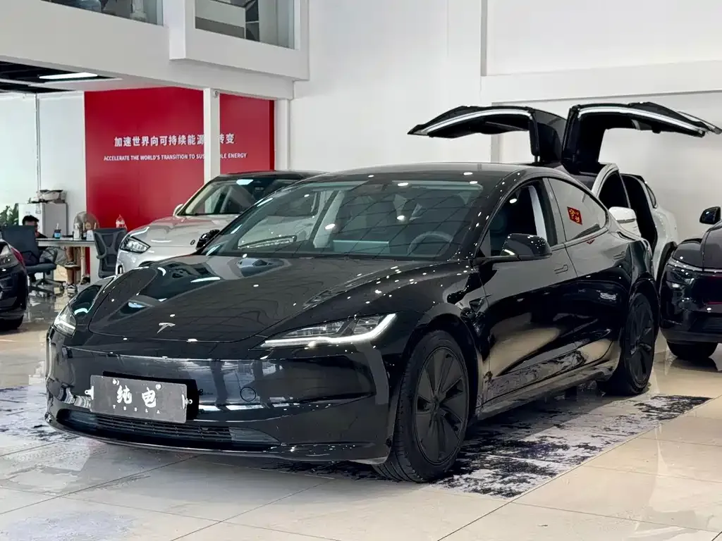 Tesla Model 3 — фото 1