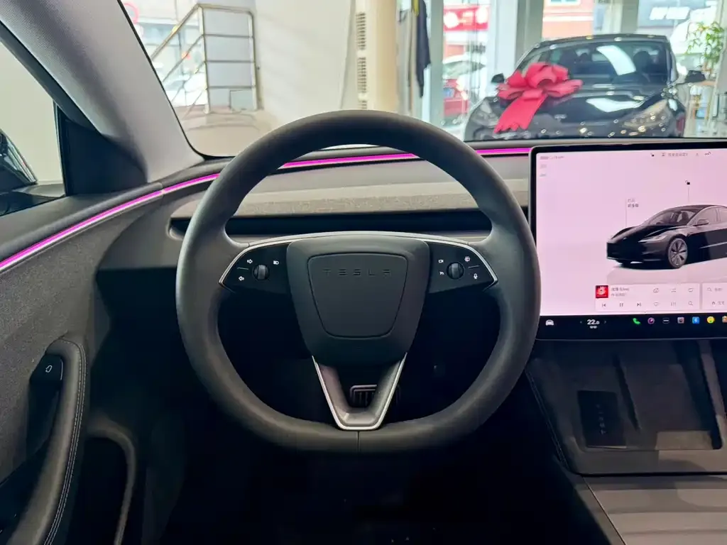 Tesla Model 3 — фото 7