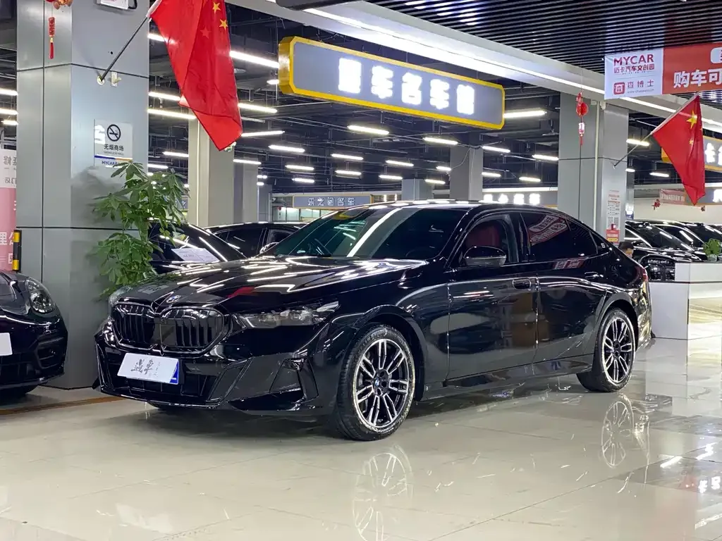 BMW 5 Series — фото 1